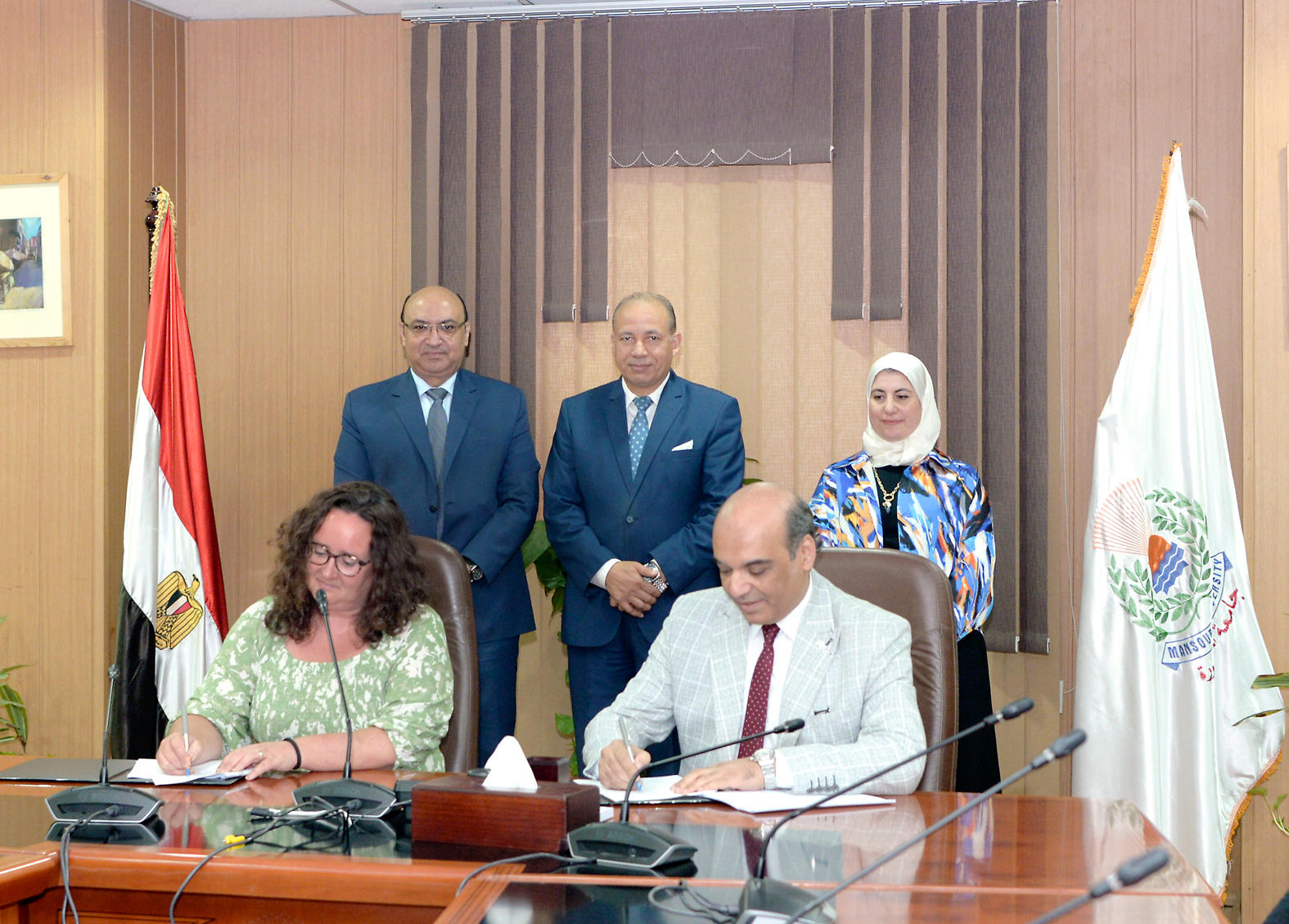 Renewing a partnership contract between Mansoura University and Manchester University for medical education