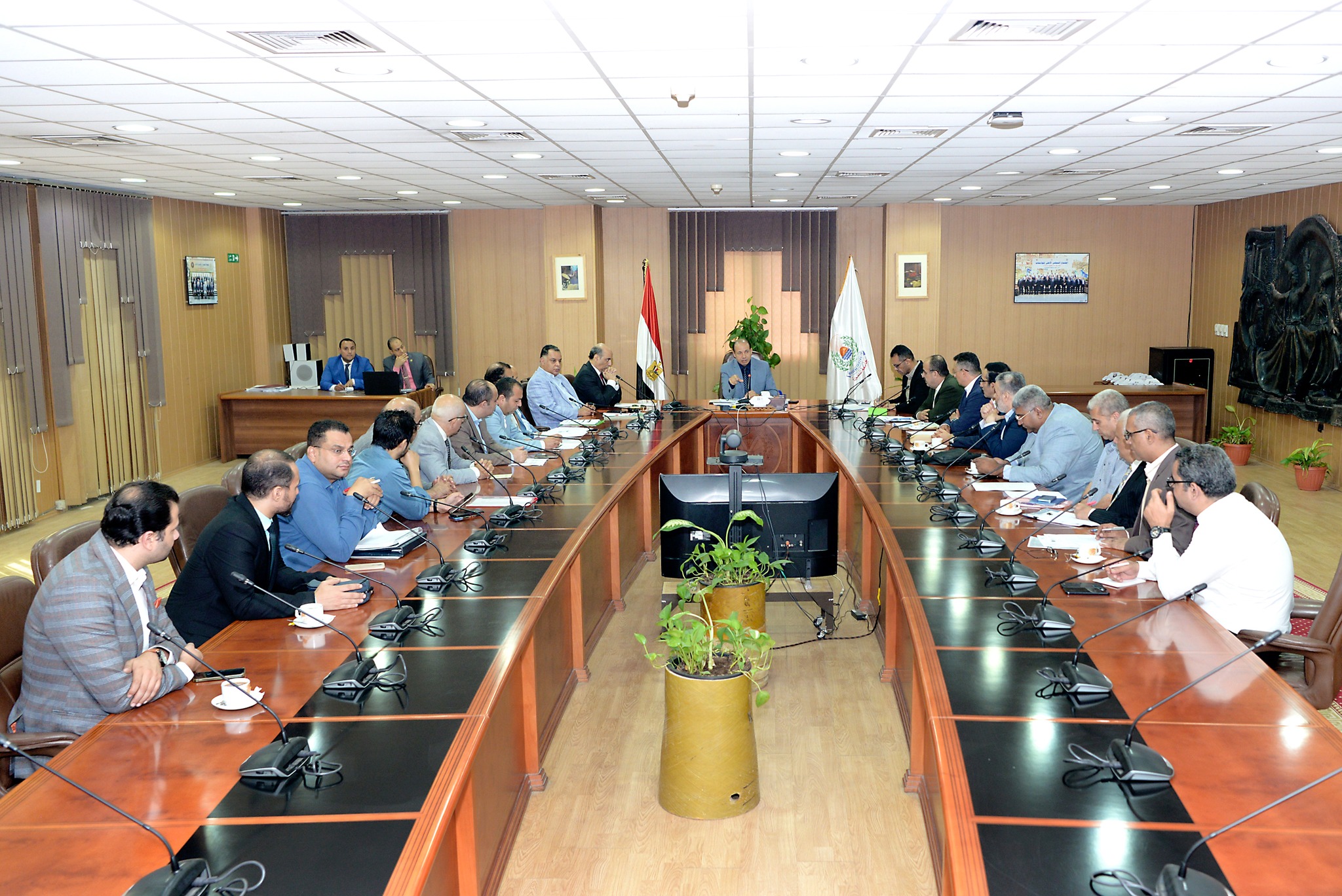 The President of Mansoura University discusses the development of the electronic reservation system for outpatient clinics in hospitals and medical centers via the Internet