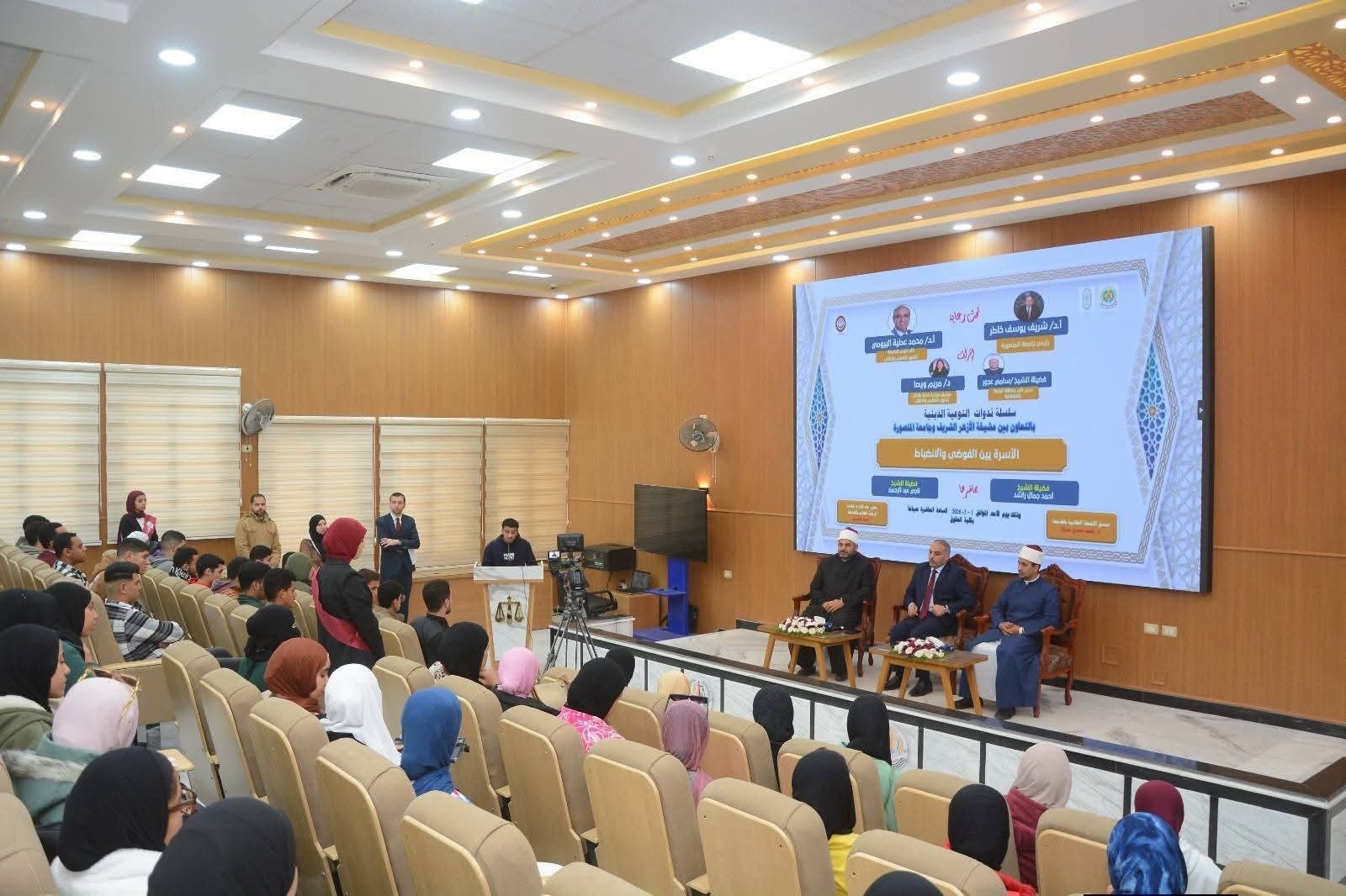 جامعة المنصورة تنظم ندوات توعوية لتعزيز الوعي الأسري والتكنولوجي لدى الطلاب