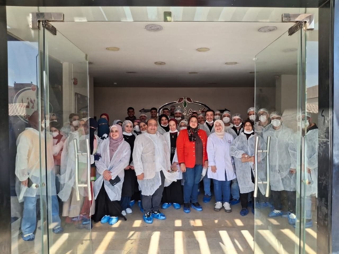 جامعة المنصورة تنظم زيارة علمية لطلابها إلى مصنع «عبور لاند» لتعزيز الخبرات التطبيقية وربط الدراسة بسوق العمل